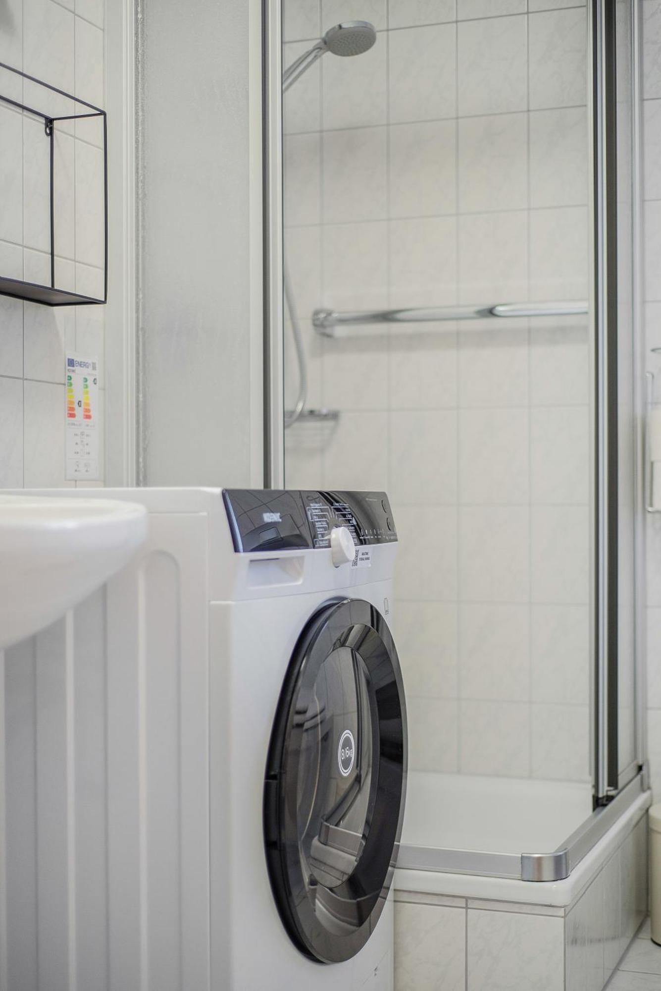 Fewo-Lavees Moderne Zentrale Fewo Nahe Omv Wacker Kliniken Burg -Eigener Eingang-Schluesselloser Check In Burghausen Eksteriør bilde
