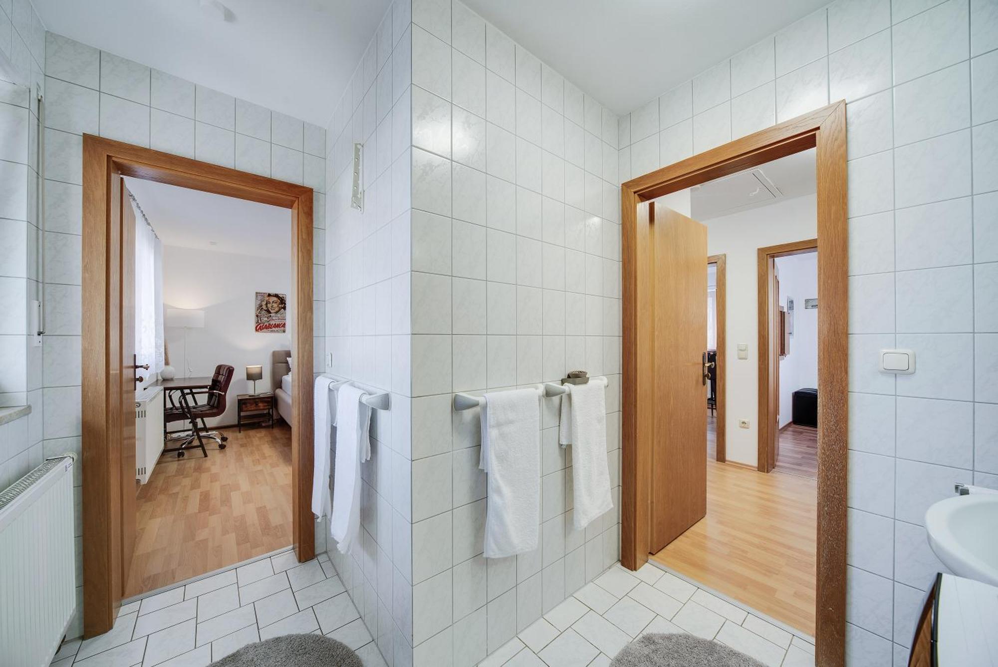 Fewo-Lavees Moderne Zentrale Fewo Nahe Omv Wacker Kliniken Burg -Eigener Eingang-Schluesselloser Check In Burghausen Eksteriør bilde